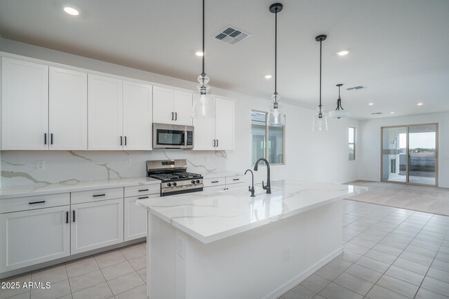 Building Photo - 20607 W Rancho Dr