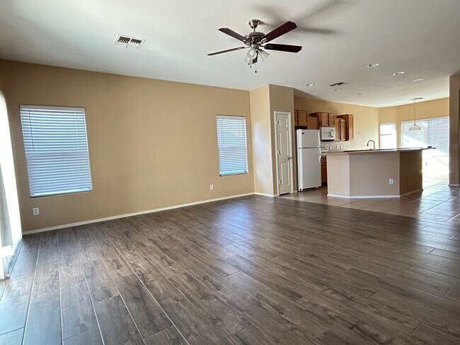 Building Photo - BEAUTIFUL ROYAL RANCH!