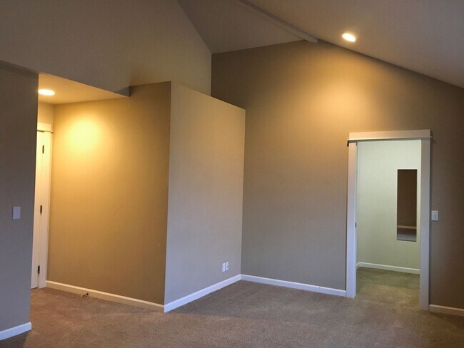 Building Photo - 1761