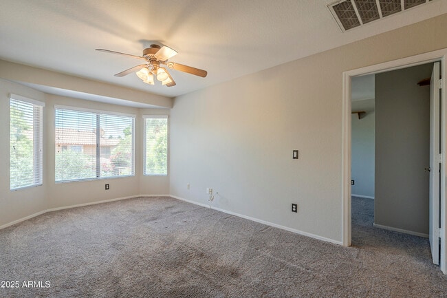 Building Photo - 2340 W Myrtle Dr