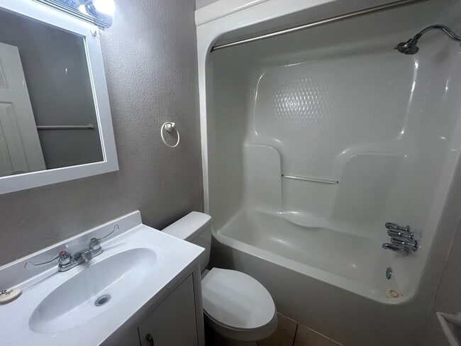 Building Photo - 1019 Monticello St