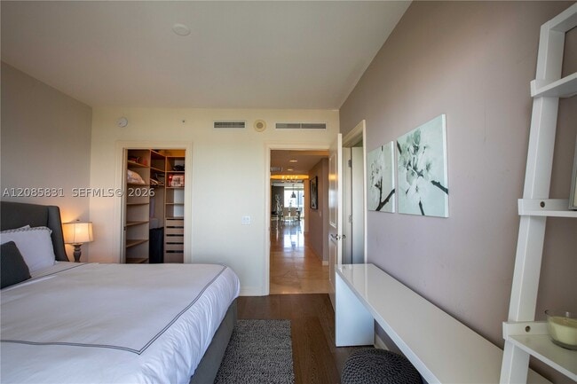 Building Photo - 6000 Island 2602 Is