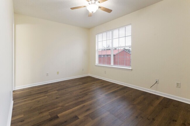 Building Photo - 108 N Gray Ave