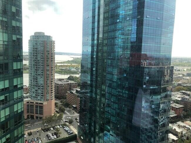 Building Photo - 99 Hudson St