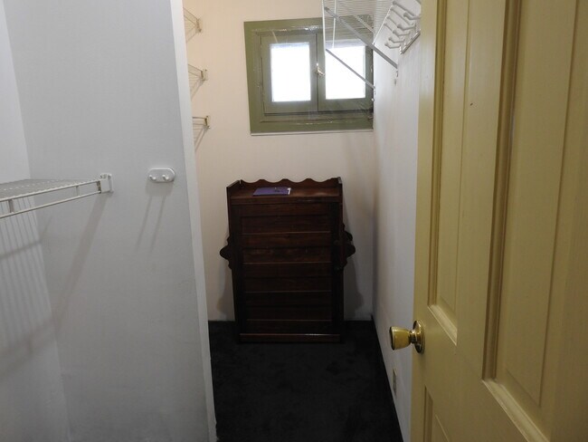 Building Photo - 88 Fargo Ave