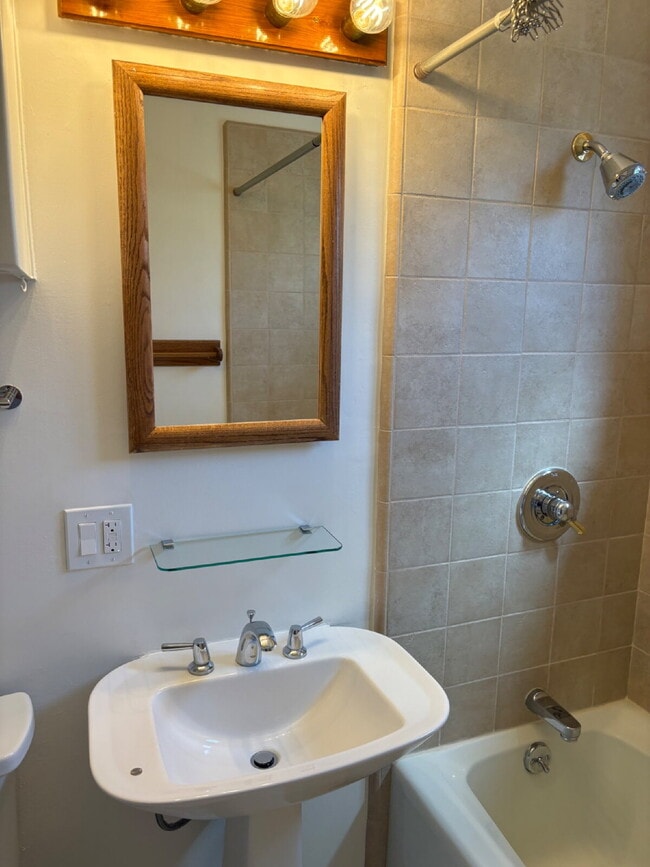 Building Photo - Coming Oct. 1, 2026 - Charming 3 bed, 2 bath with office on San Carlos Border