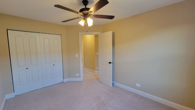 Building Photo - STUNNING LUXURY TOWNHOME 3 BEDROOM, 2 FULL...