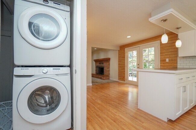 Building Photo - 5707 N Bogart Ln