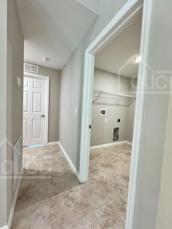 Building Photo - 3271 Hale Ave