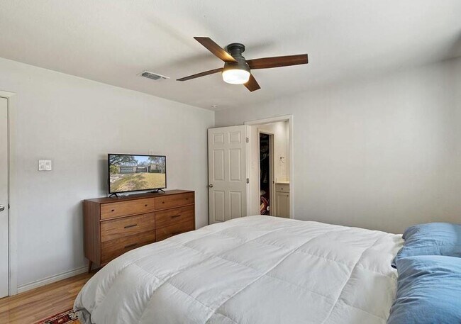 Building Photo - 2301 Barton Hills Dr