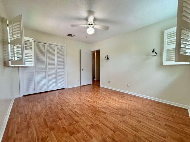 Building Photo - 320 Kenzel Ct