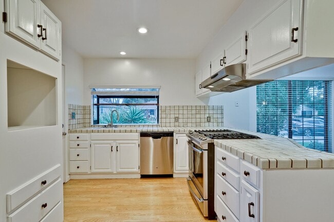 Building Photo - Welcome Home!!! - Great Location, Near Val...