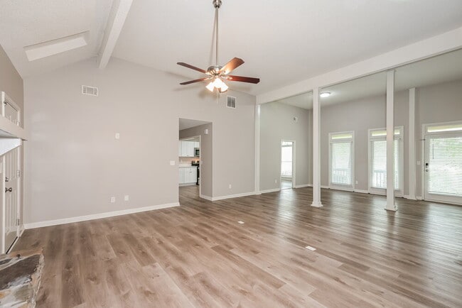 Building Photo - 14 Sleepy Hollow Ct