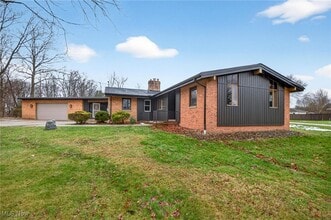 Building Photo - 3863 Wiltshire Rd