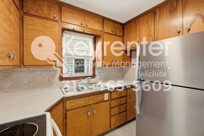 Building Photo - Charming 3-Bedroom Home with Original Hardwood Floors & Large Backyard