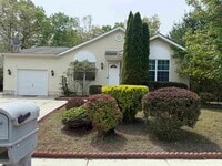 Building Photo - 2 Club House Ln