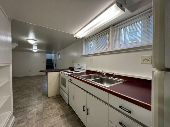 Building Photo - 5511 Brooklyn Ave NE