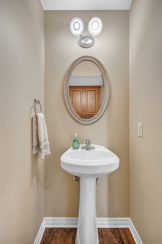 Building Photo - 305 Holleman Dr E