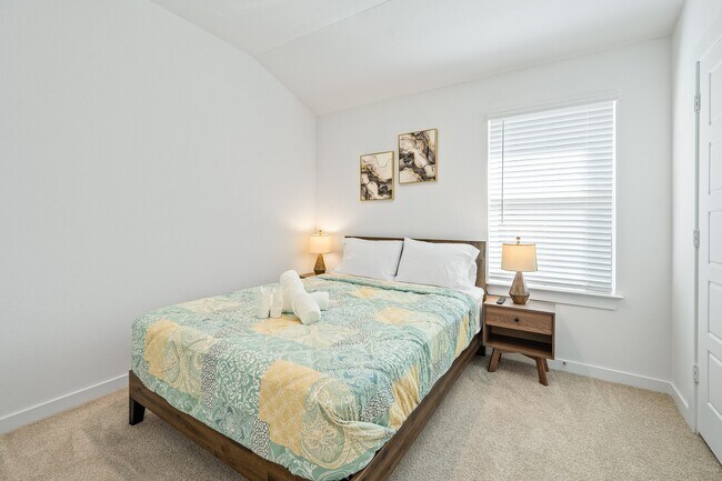 Building Photo - 1940 Velvet Oak Ln