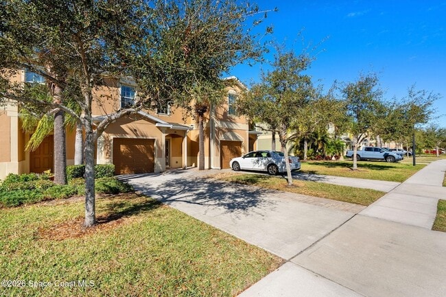 Building Photo - 2545 Revolution St