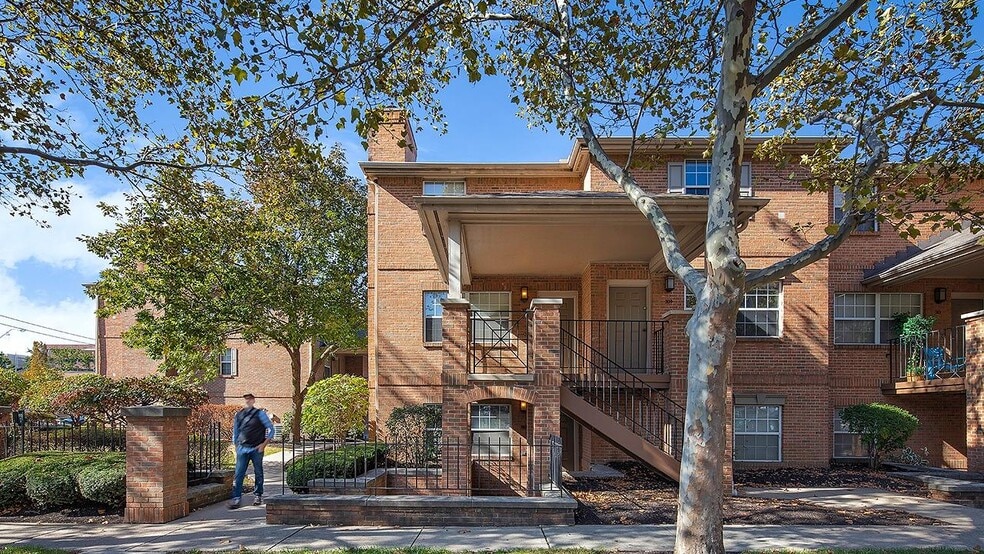 Building Photo - 115 W Monument Ave