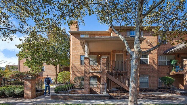 Building Photo - 115 W Monument Ave