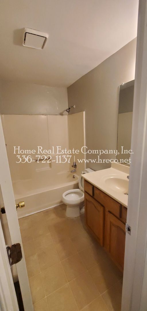 Building Photo - 3011 Broadbay Dr