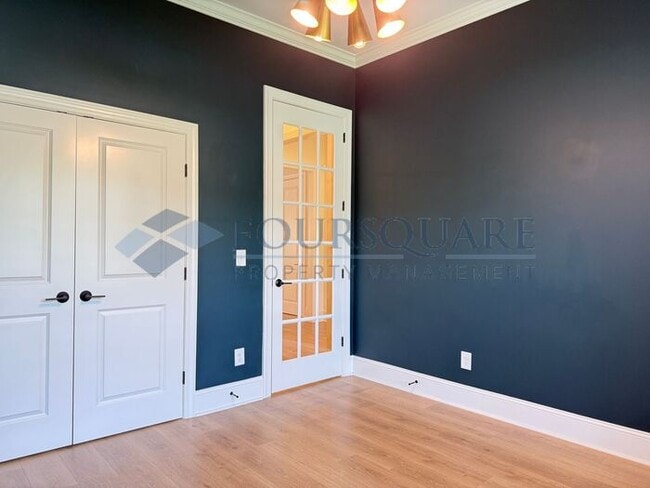 Building Photo - Beautiful  3-Bedroom Home with Loft, Screened Deck & Fenced Backyard – Convenient to Duke Univers...