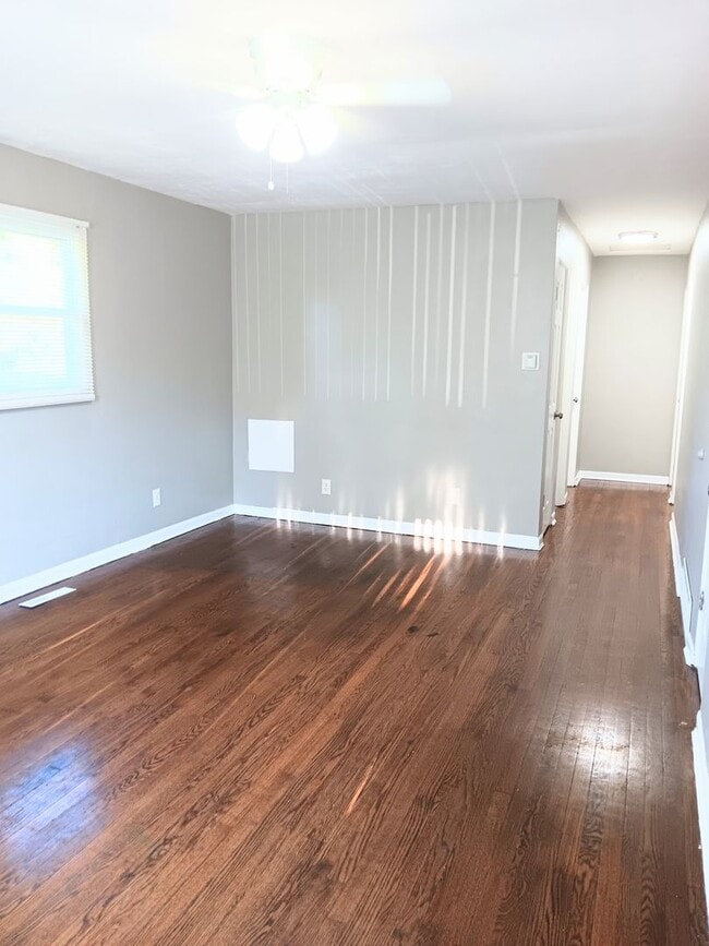 Building Photo - Just Listed! Updated Home – Move-In Ready