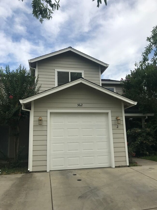 Primary Photo - 562 Morgan Dr
