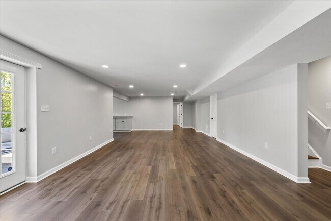 Building Photo - Gorgeous 5 Bed 3.5 Bathroom in Stafford, VA