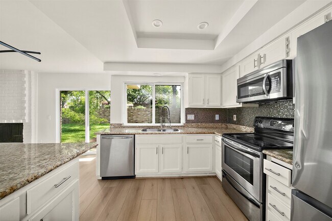 Building Photo - 3219 The Highlands Dr