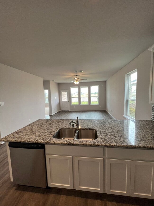 Building Photo - 15446 Islandview Ln