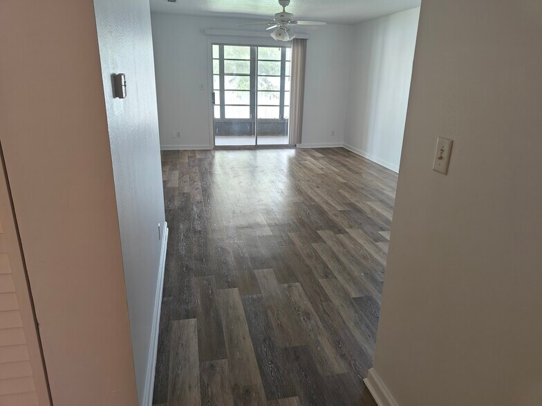 Building Photo - 846 Dow Ln