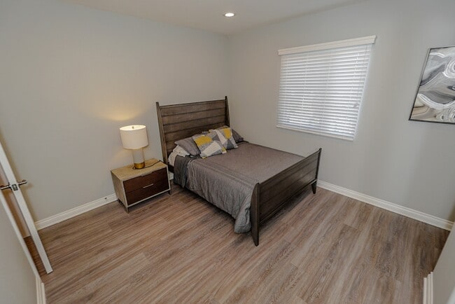 Building Photo - 4508 Esmeralda St