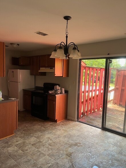 Building Photo - 3572 Torbay Dr