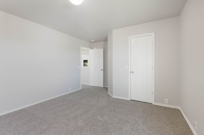 Building Photo - Rare 5 Bedroom Home Available for Immediate Move In w/downstairs Master Bedroom