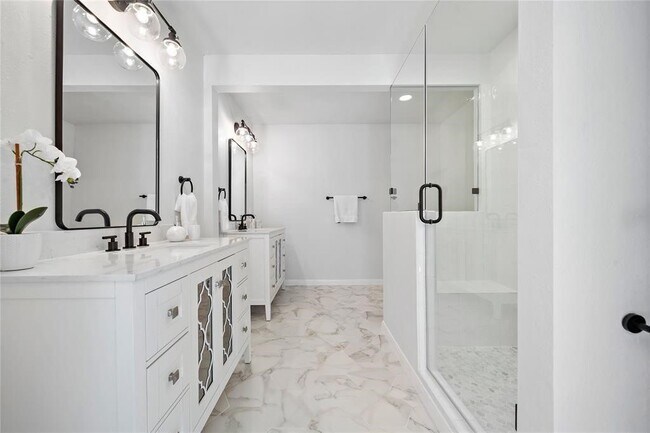 Building Photo - 22823 Tara Way Dr