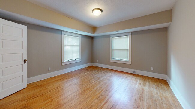 Building Photo - Affordable 6-Bedroom3 bath House Close to U of M Campus