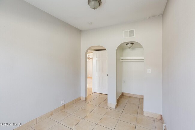 Building Photo - 6821 N 61st Ave