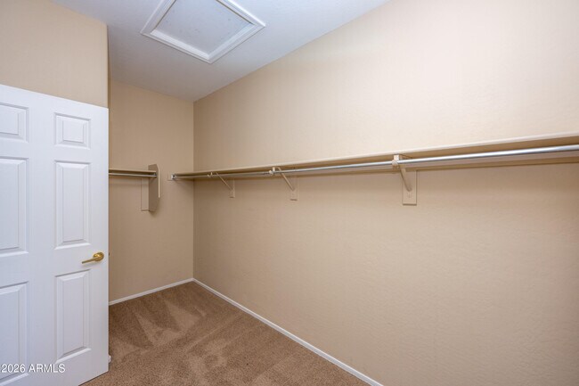 Building Photo - 2023 W Shackleton Dr