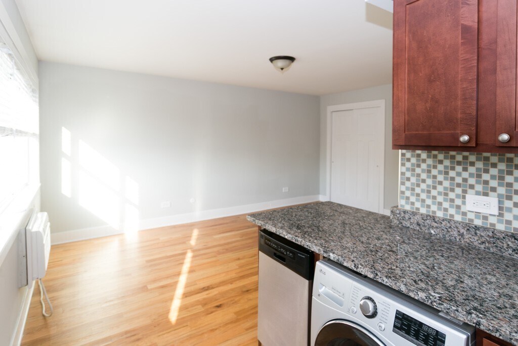 Building Photo - 432 Elm Pl