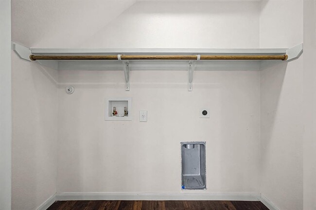 Building Photo - 803 4th St