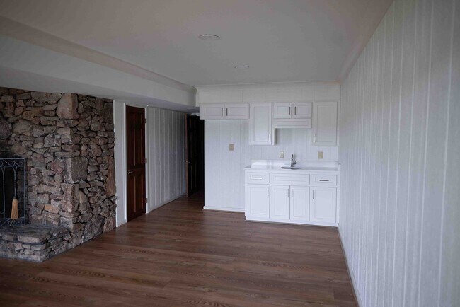 Building Photo - 418 Riverton Dr