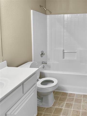 Building Photo - 2820 Wakecrest Dr
