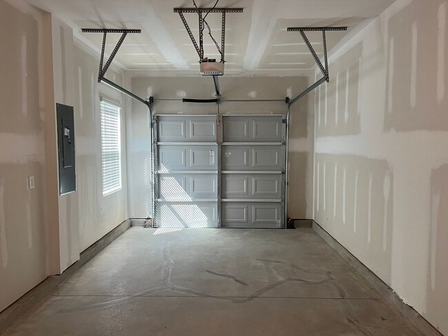 Building Photo - Brand New 3/3 Move In Ready Now!