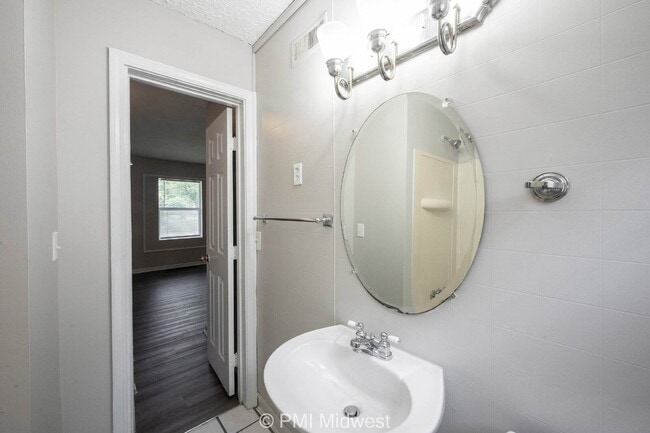 Building Photo - "Charming 3-Bedroom Home in Anderson, IN w...