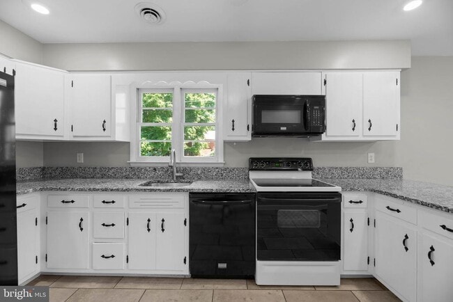 Building Photo - 6505 Panorama Dr