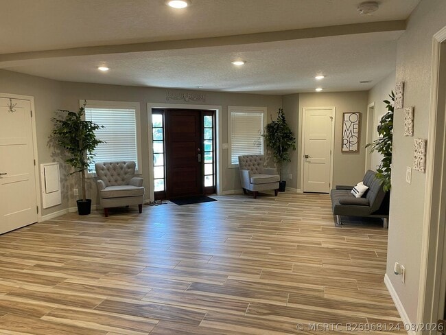 Building Photo - 510 Banyan Way