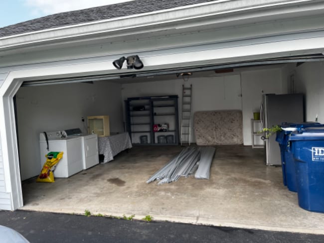 Building Photo - 3905 Carriage Hill Dr